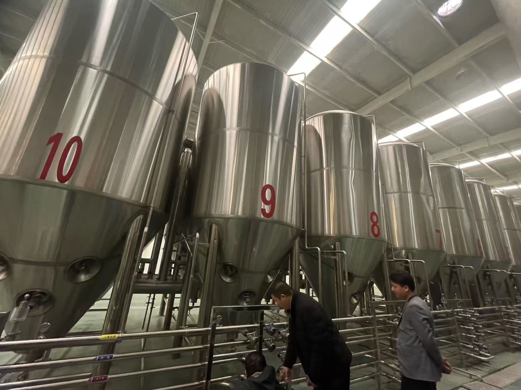 新北精酿啤酒设备厂—平面布置、设备设计、制造、调试、培训等一条龙服务